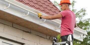 Правильный монтаж водостока на кровле