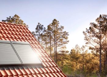 Мансардные окна — преимущества внешних рольставен