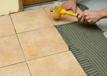 Укладка плитки на пол