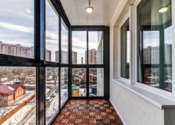 Панорамное остекление балкона: современное решение для вашего дома