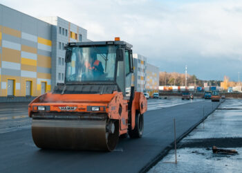 Преимущества асфальтирования дорог профессионалами